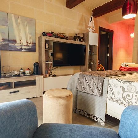 Ajuga Luxury Boutique B&B Qala Εξωτερικό φωτογραφία