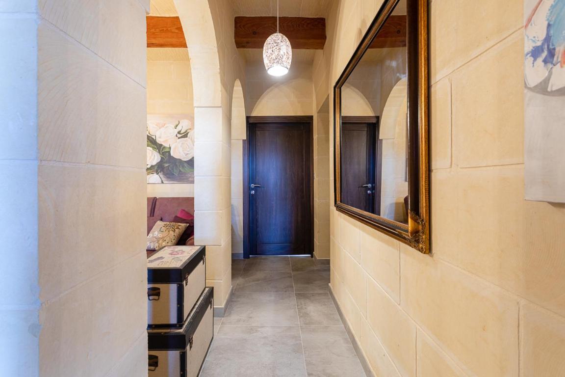 Ajuga Luxury Boutique B&B Qala Εξωτερικό φωτογραφία