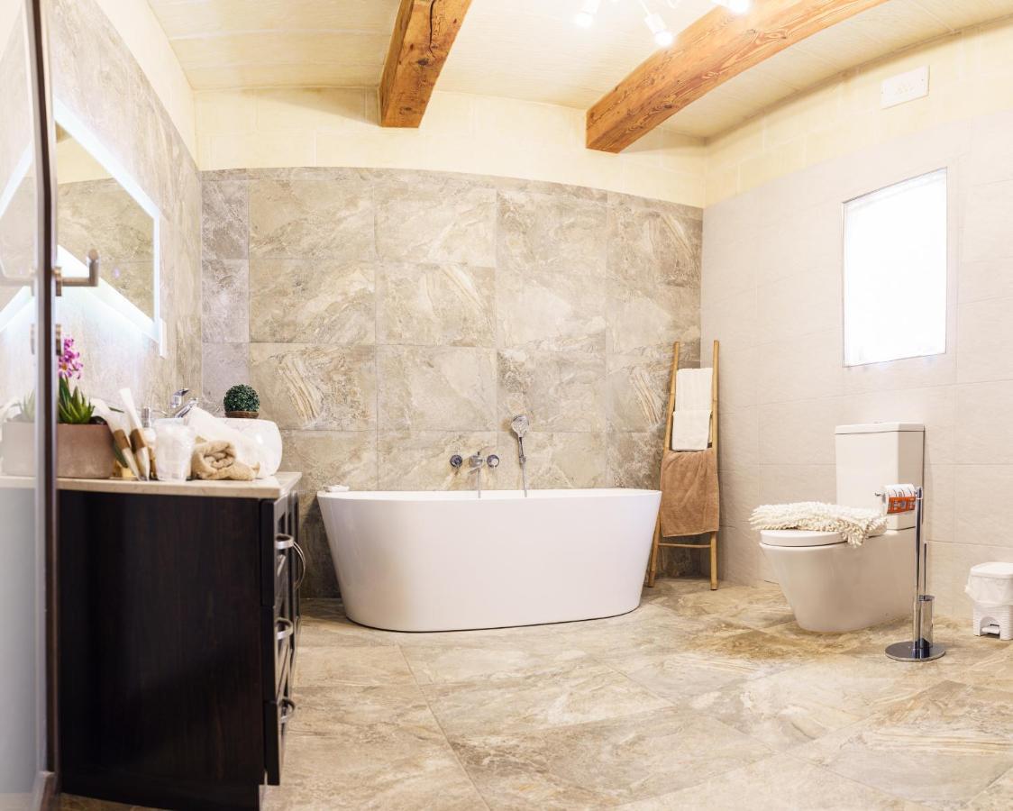 Ajuga Luxury Boutique B&B Qala Εξωτερικό φωτογραφία