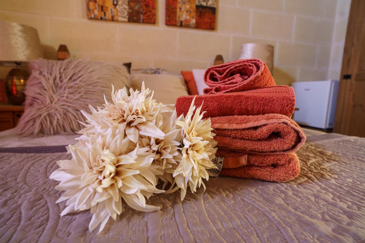 Ajuga Luxury Boutique B&B Qala Εξωτερικό φωτογραφία