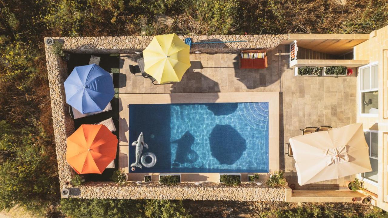 Ajuga Luxury Boutique B&B Qala Εξωτερικό φωτογραφία